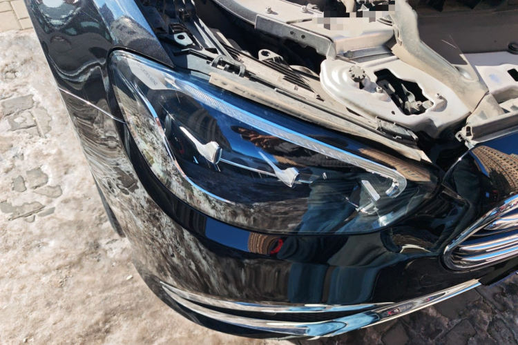 奔驰E级 2021款 改款 E 260 L车身外观8