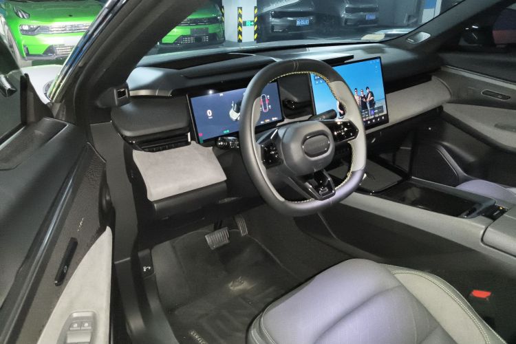 领克08 EM-P 2023款 120km 长续航Halo中控内饰7003