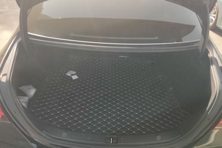 奔驰E级 2023款 改款 E 300 L 时尚型中控内饰23