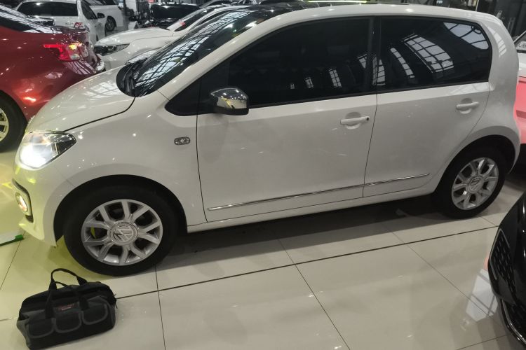 大众up! 2015款 1.0L high up!车身外观4