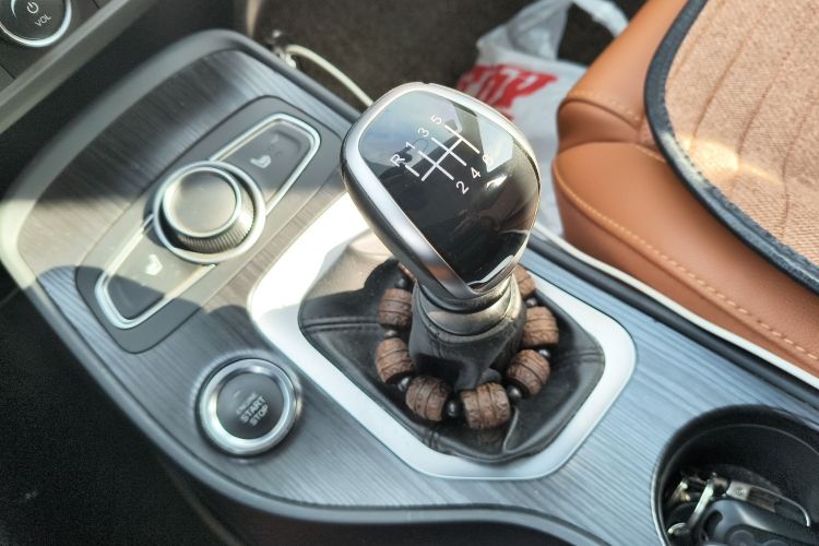 奇瑞 瑞虎7 2016款 1.5T 手动耀臻版中控内饰18