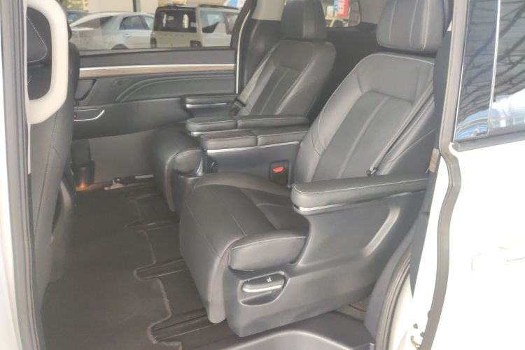 广汽传祺 传祺M8 2021款 大师系列 390T 至尊版中控内饰21