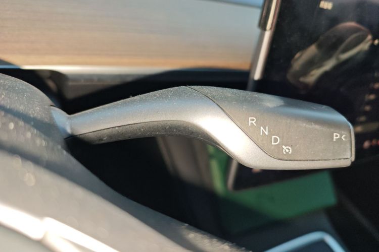 特斯拉 Model Y 2021款 长续航全轮驱动版中控内饰18