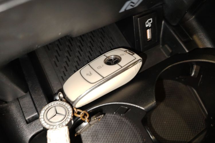 奔驰C级 2019款 改款 C 260 L 运动版中控内饰11