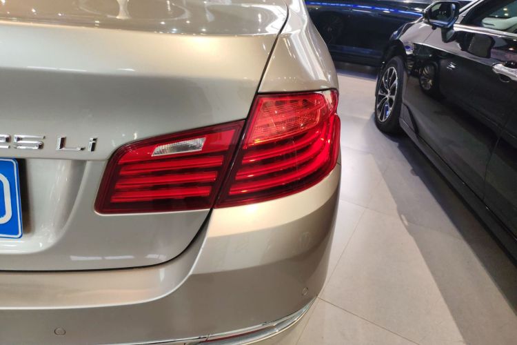 宝马5系 2017款 525Li 豪华设计套装车身外观9