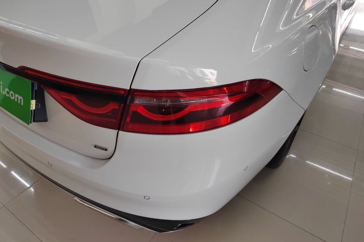 捷豹XFL 2021款 XFL 2.0T P250 四驱曜黑运动版车身外观9