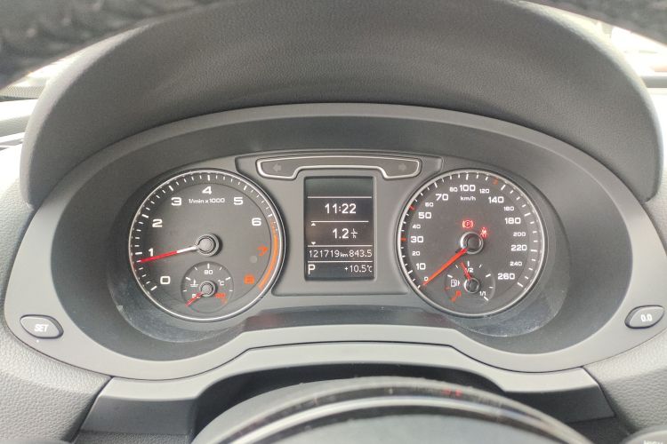 奥迪Q3 2015款 35 TFSI 进取型中控内饰14