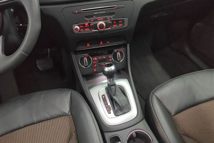 奥迪Q3 2018款 30周年年型 35 TFSI 时尚型中控内饰18