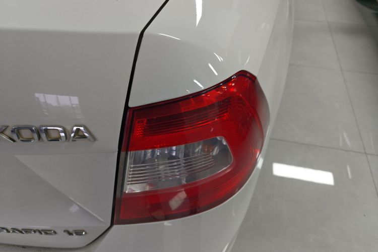 斯柯达 昕锐 2013款 1.6L 手动乐选型车身外观6001