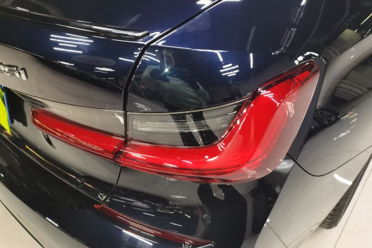 宝马3系 2021款 改款二 325i M运动曜夜套装车身外观9