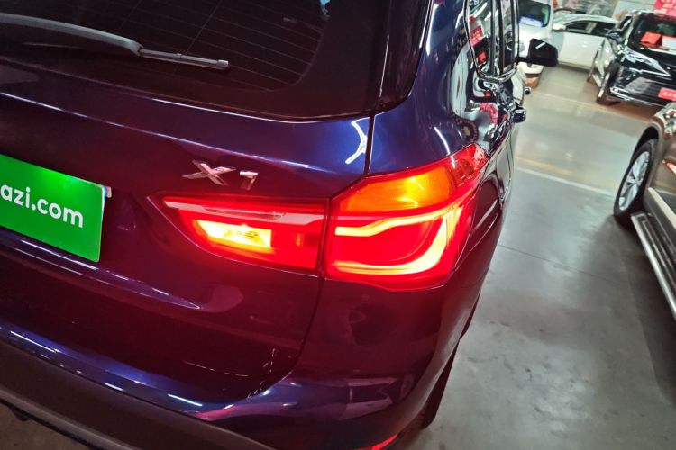 宝马X1 2018款 xDrive20Li 尊享型车身外观9