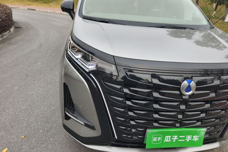 腾势D9 2022款 DM-i 970 四驱旗舰型车身外观8