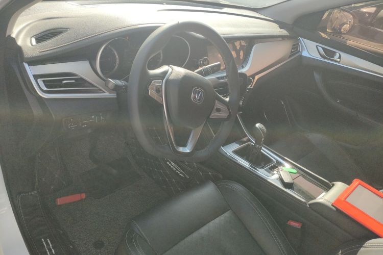 长安 逸动 2018款 1.6L GDI 手动时尚型中控内饰12