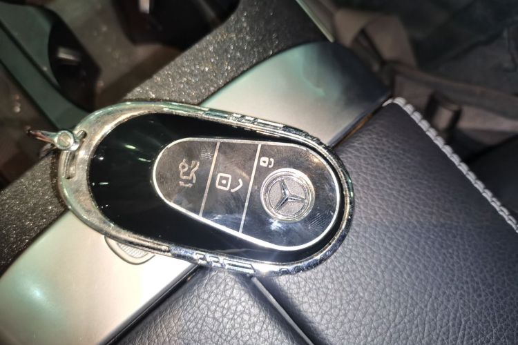 奔驰C级 2023款 C 260 L 运动版中控内饰11