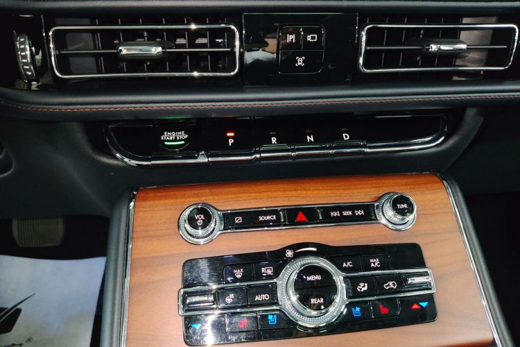 林肯 飞行家 2022款 3.0T V6 四驱尊享版中控内饰18