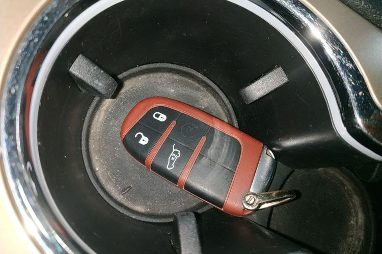 Jeep 大切诺基(进口) 2015款 3.0L 舒享导航版中控内饰11