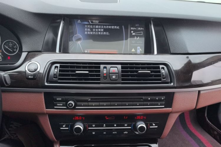 宝马5系 2014款 525Li 领先型中控内饰16