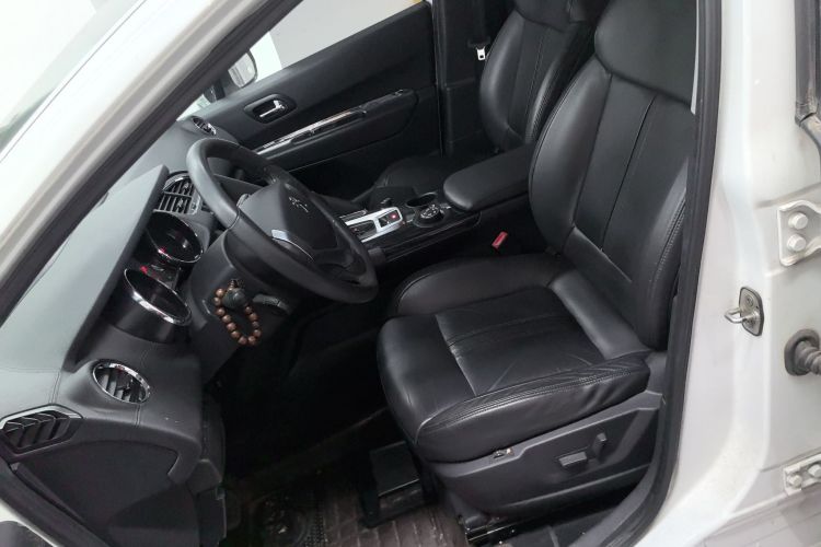 标致3008 2013款 1.6THP 自动至尚版中控内饰19