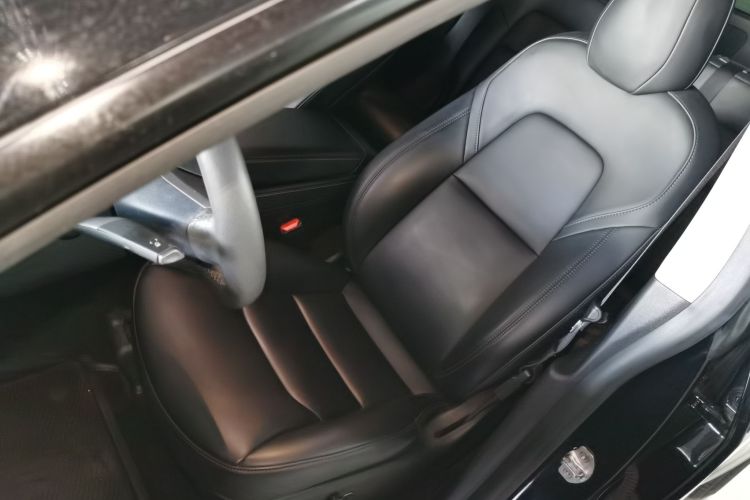 特斯拉 Model Y 2021款 标准续航后驱版中控内饰19