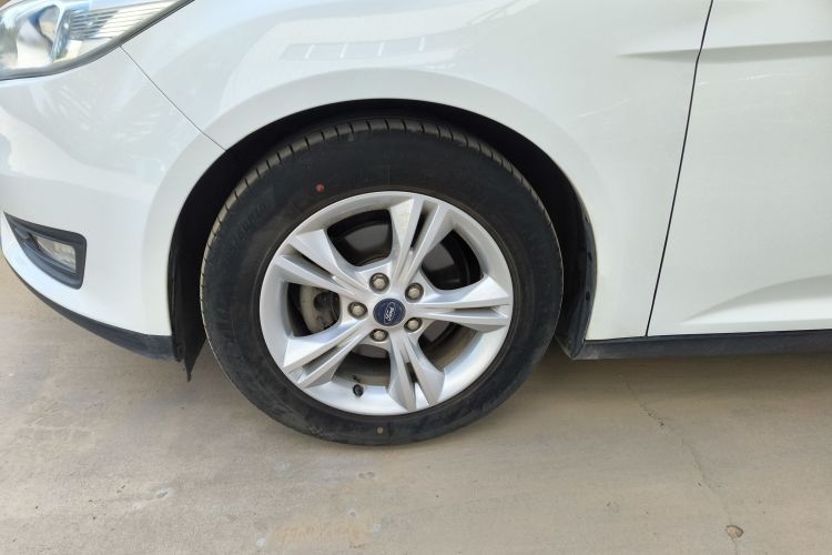 福特 福克斯 2015款 三厢 1.6L 自动舒适型车身外观6007