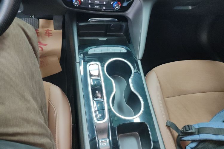 别克 君威 2020款 552T 豪华型中控内饰18
