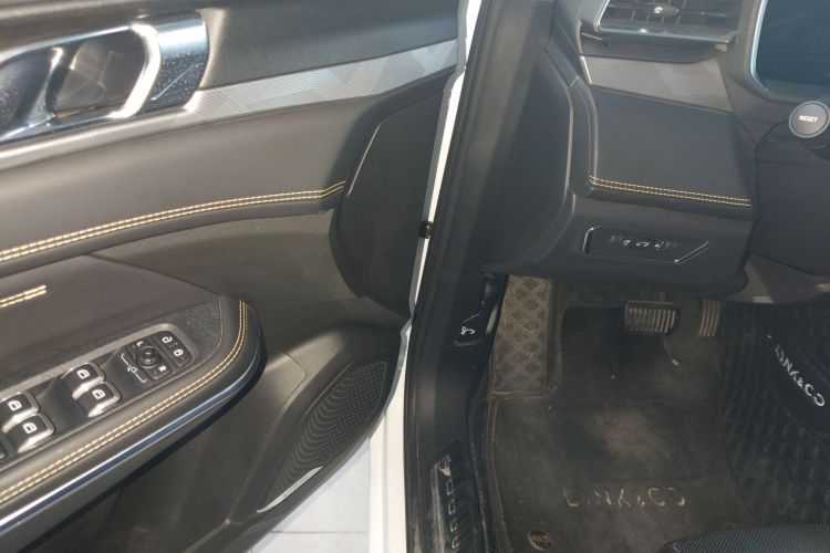 领克01 2023款 2.0TD 两驱型Pro中控内饰20