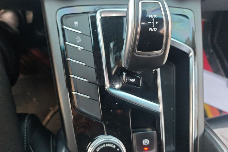 吉利汽车 2022款 博越X 1.8TD DCT智慧型中控内饰18