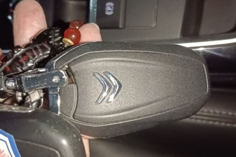 雪铁龙C5 2017款 350THP 自动豪华型中控内饰11