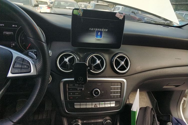 奔驰GLA 2019款 GLA 200 动感型中控内饰16