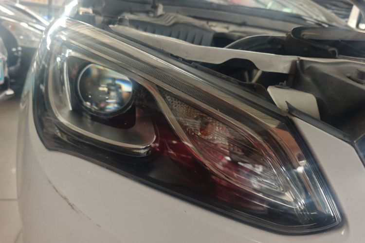 别克 英朗 2015款 15N 手动精英型车身外观8