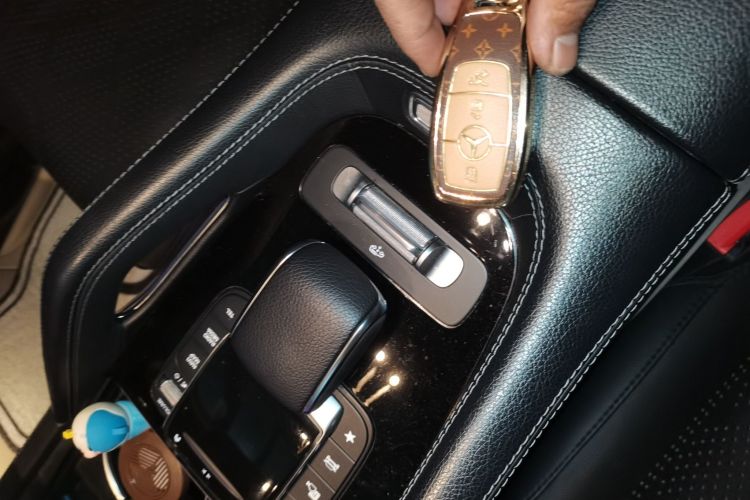 奔驰GLE轿跑 2020款 GLE 350 4MATIC 轿跑SUV 豪华型中控内饰11