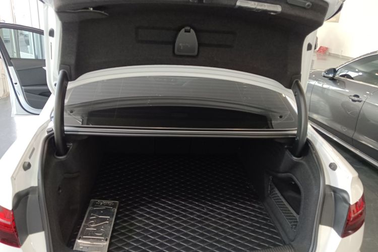 奥迪A4L 2024款 40 TFSI 时尚动感型机舱底盘23