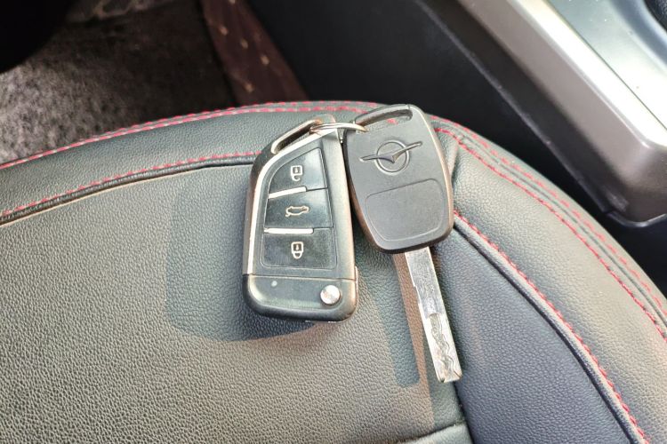 海马S5 2015款 1.6L 手动舒适型中控内饰11