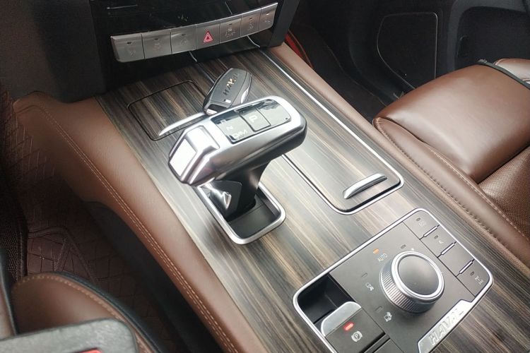 哈弗H9 2017款 2.0T 汽油四驱尊贵型 7座中控内饰18