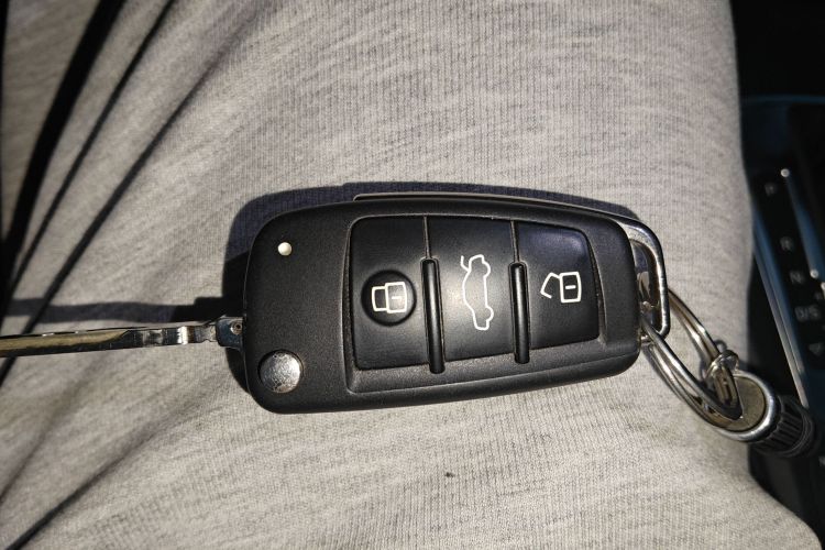 奥迪Q2L 2020款 35 TFSI 进取动感型中控内饰11