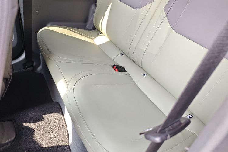 吉利银河 2024款 200km 熊猫骑士中控内饰21