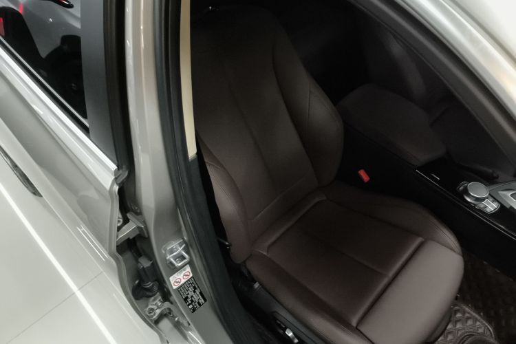 宝马3系 2019款 320Li 时尚型局部细节41