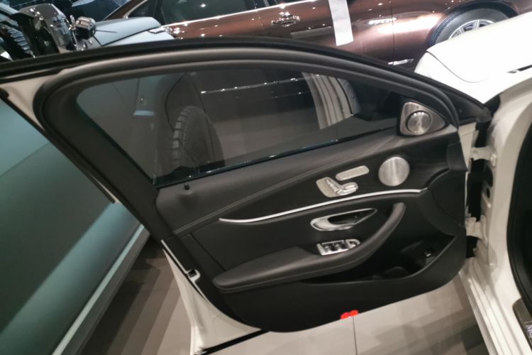 奔驰E级(进口) 2022款 E 260 时尚型运动版中控内饰47