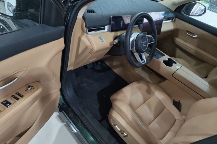 蓝电E5 PLUS 2025款 120km 标准旅行定制版 7座中控内饰20