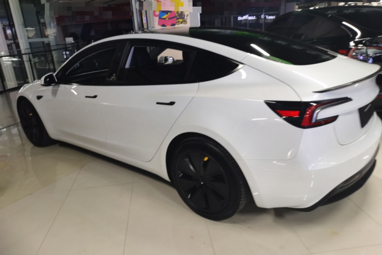 特斯拉 Model 3 2023款 后轮驱动版车身外观6003