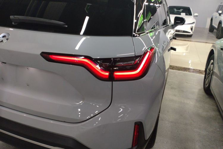 蔚来ES6 2020款 600KM 运动版车身外观9