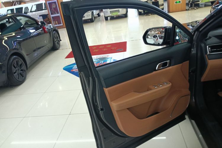 理想汽车 理想ONE 2021款 增程6座版中控内饰7007