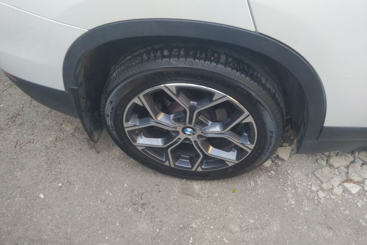 宝马X1 2022款 sDrive25Li 领先型车身外观6008