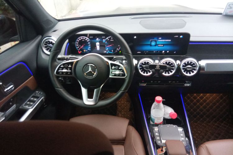 奔驰GLB 2023款 GLB 220 动感型局部细节13