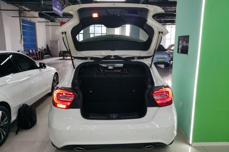 奔驰A级(进口) 2015款 A 200 时尚型机舱底盘23