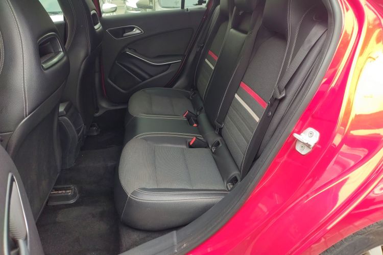 奔驰A级(进口) 2015款 A 180 标准型中控内饰21