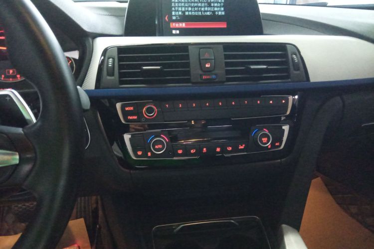 宝马3系 2019款 320i M运动套装中控内饰16