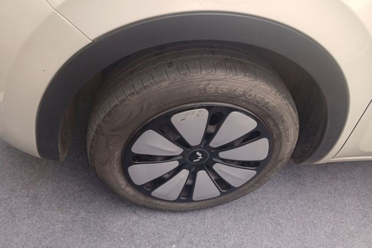 五菱汽车 五菱缤果 2023款 203km 轻享款车身外观6007