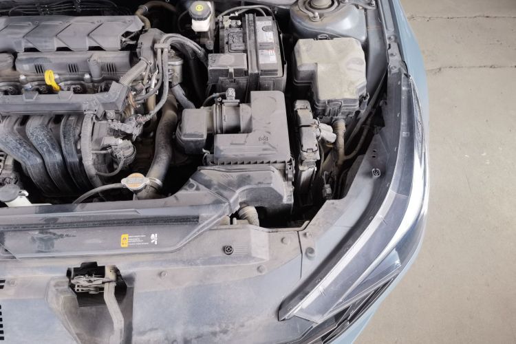 现代 伊兰特 2021款 1.5L CVT LUX尊贵版机舱底盘26