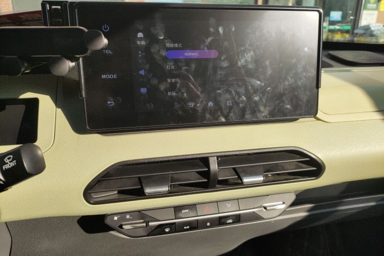 吉利银河 2023款 熊猫mini 200km 灵动熊中控内饰16